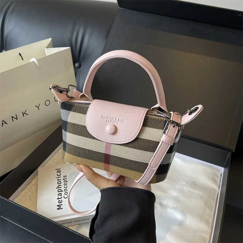 European and American Fashion Womens Bag 2025 New Check Pattern Bag Handheld Dumpling Bag Handheld Crossbody BagW250926