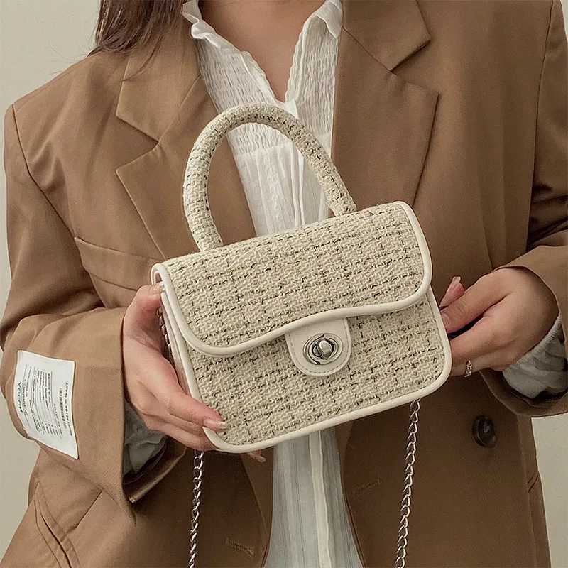 Niche design fashion popular handbags leisure hundreds of trendy diagonal cross chain bag single shoulder small square bag Z250926