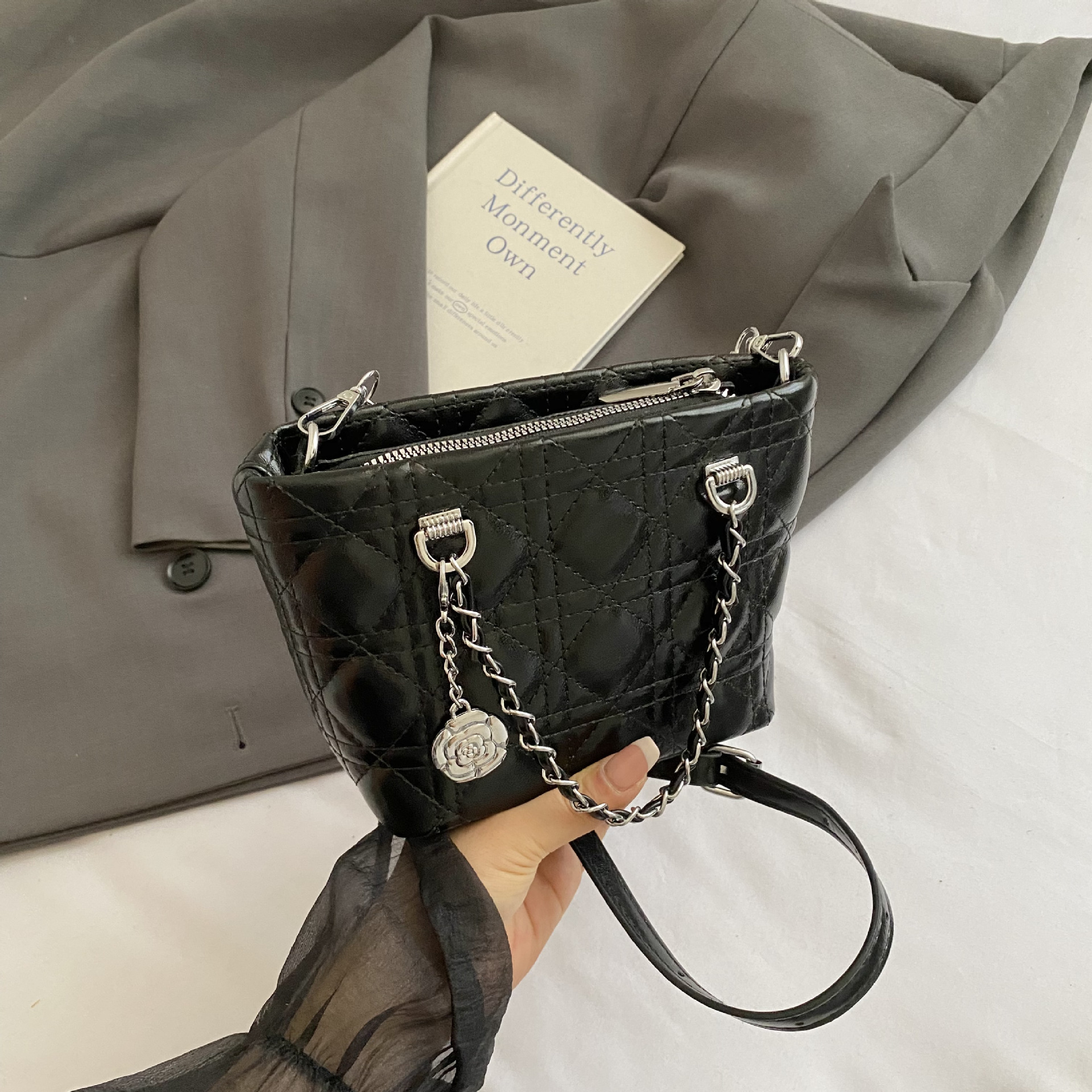 hot Free delivery designer bag Luxury Bag Fashionable minimalist casual handbag for workplace commuting