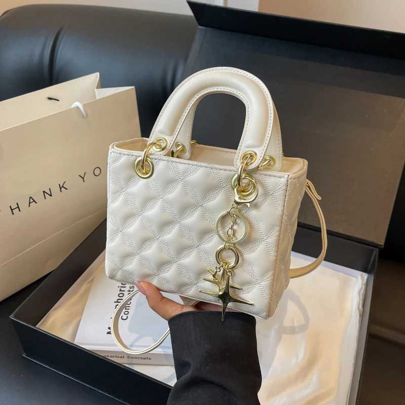 Women Quilted Argyle Crossbody Bag Large Capacity PU Star Charm Detachable Strap Zipper Shoulder Bag for Daily Commute Shopping Z250926