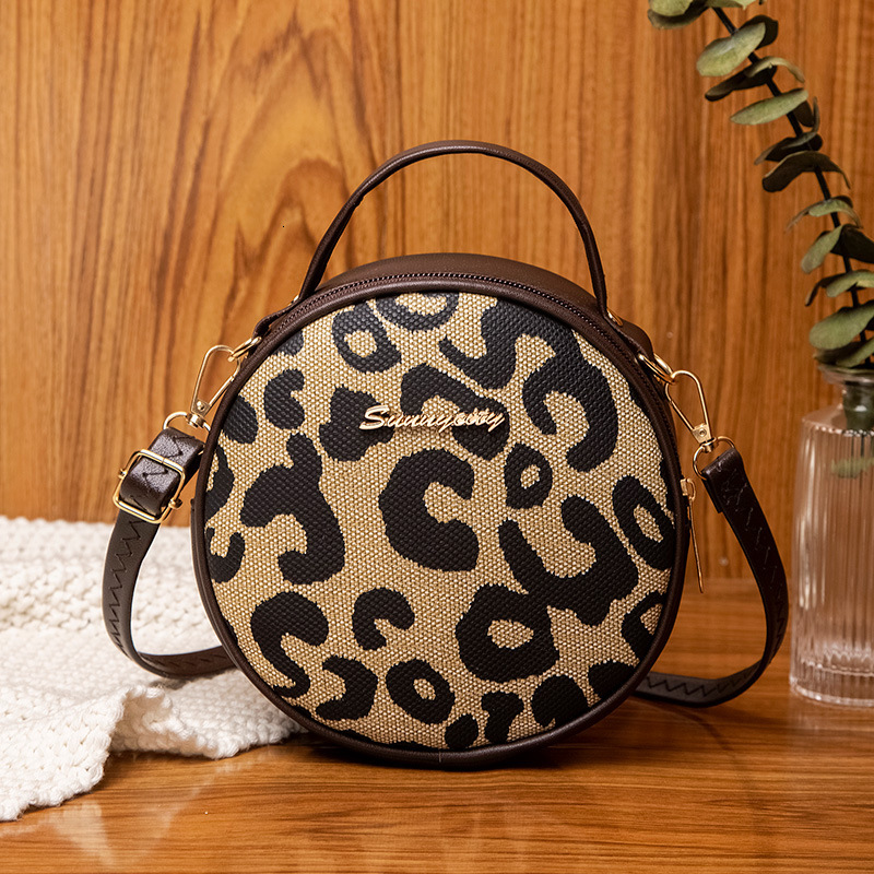 2025 autumn and winter bag new European and American style trendy design shoulder bag women's handbag retro leopard print small round bag designe
