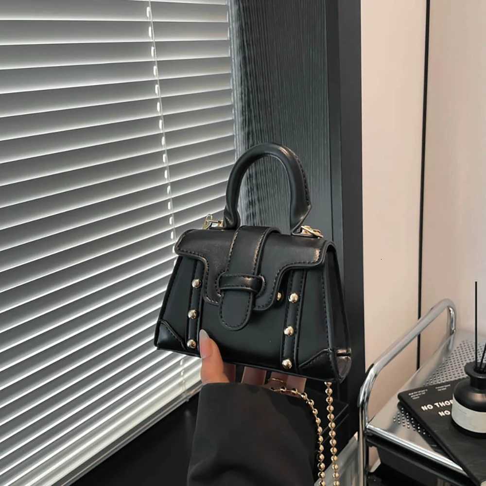 Fashion Mini Square Handbag Women Crossbody Bags Pu Leather Rivet Design Flap Shoulder Bags Small Chains Crossbody Lipstick Case Z250926