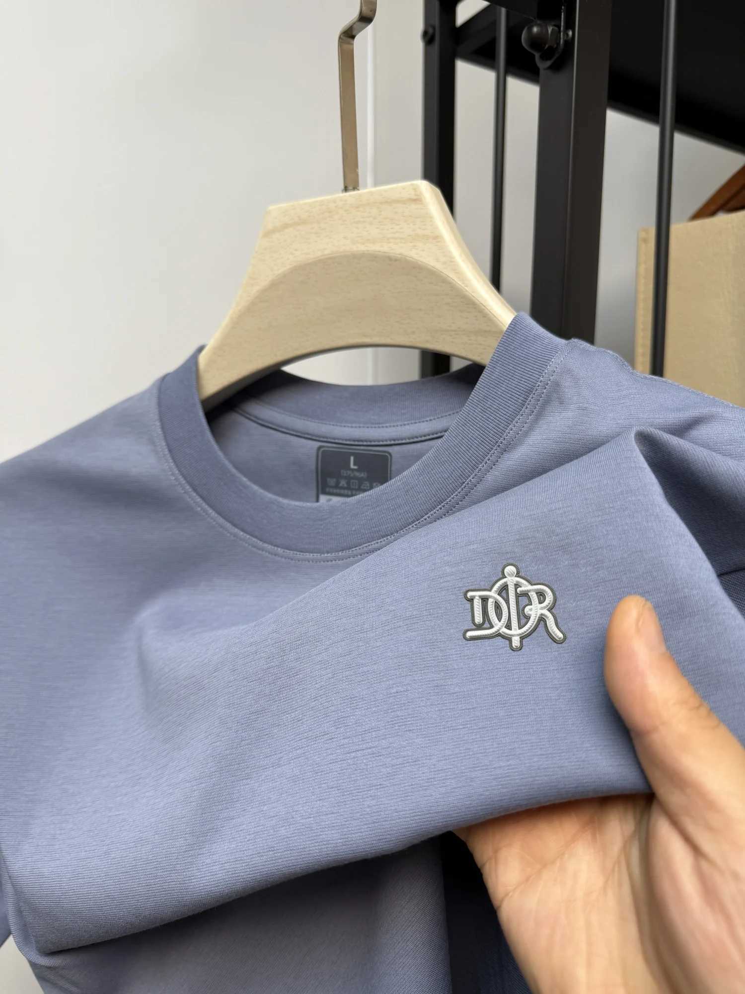 luxcury Menswear Essential Durable Cotton T-Shirt Featuring Elegant Design Elements for Enhanced Comfort