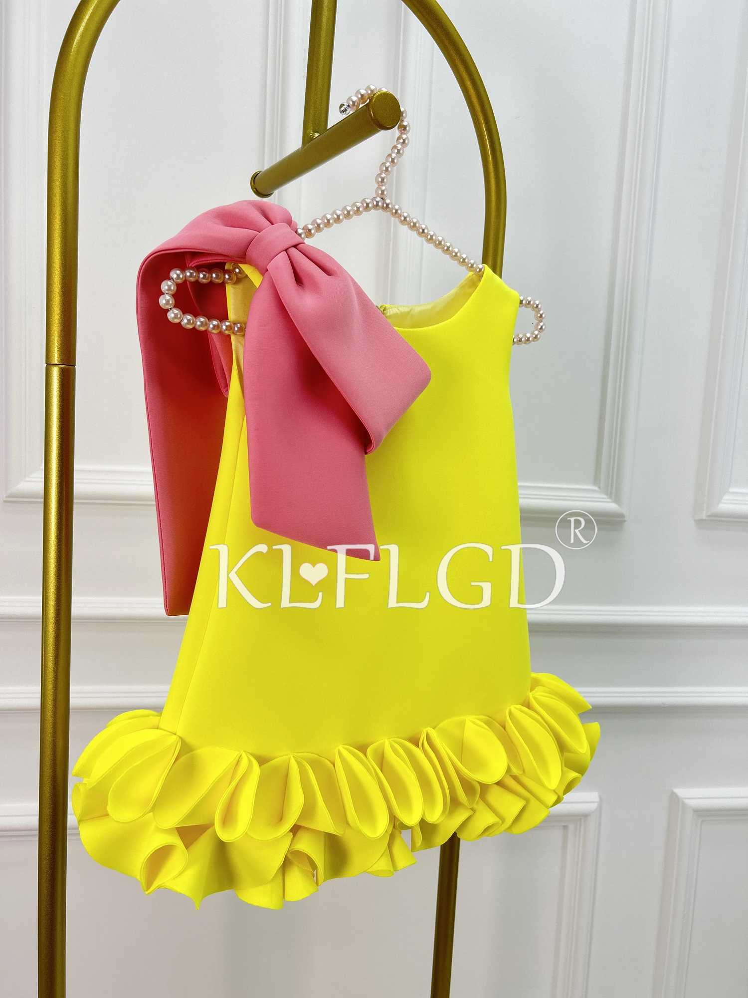 KLFLGD Gorgeous and exquisite beauty pageant dress yellow sleeveless one year old bow girl dress girl wedding dress Z250926