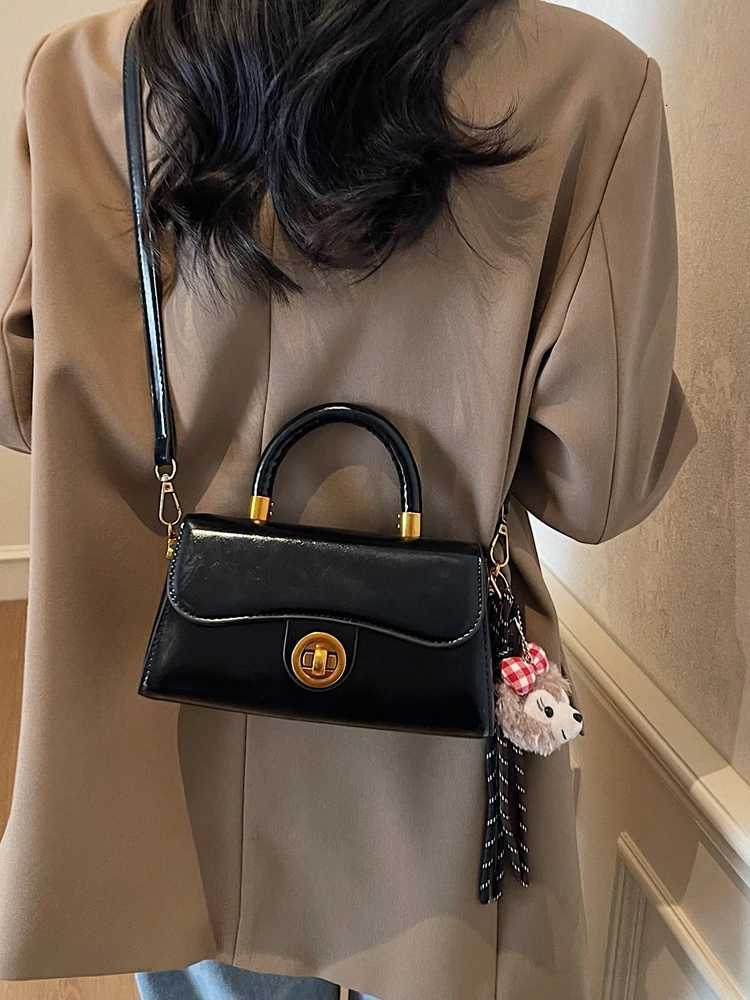 Casual Chic Small Square Bag Womens Crossbody Handbag Versatile Soft PU Leather Faionable Trendy Handbag for Young Women Z250926