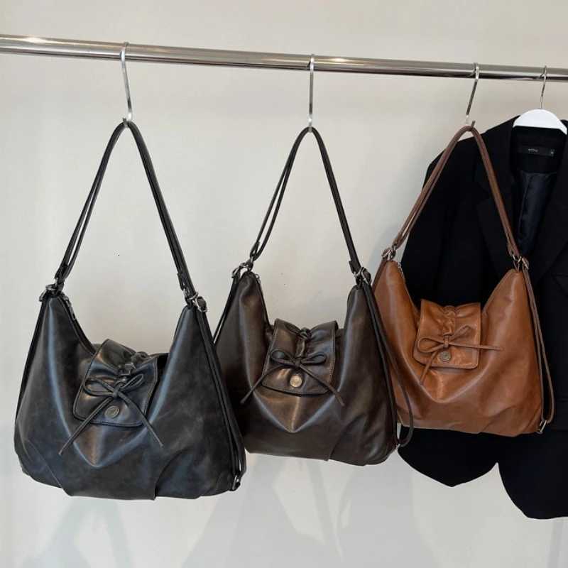 Vintage Fashion Large Capacity Shoulder Crossbody Bags For Women Multifunctional Womens Backpack 2025 Latest Designer Handbag Z250926