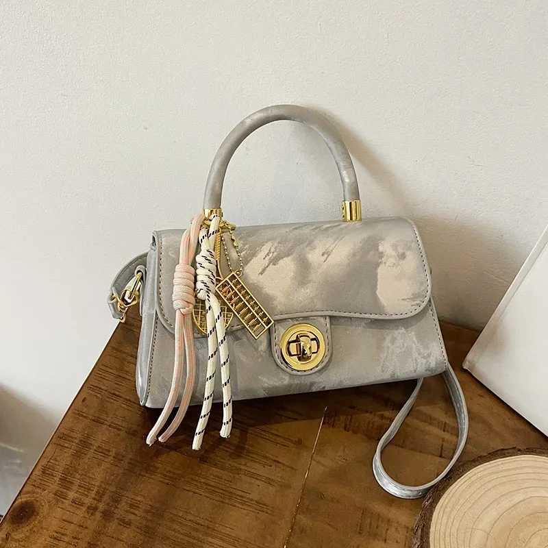 2025 New Fashion Hand Carry Small Square Bag SimpleVersatile Trendy Single Shoulder Womens Bag Free Shipping Z250926