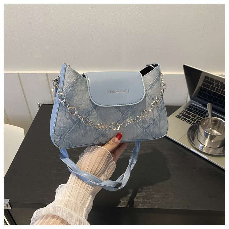 This year's niche design bags for women new trendy and versatile textured crossbody popular single shoulder armpit bag