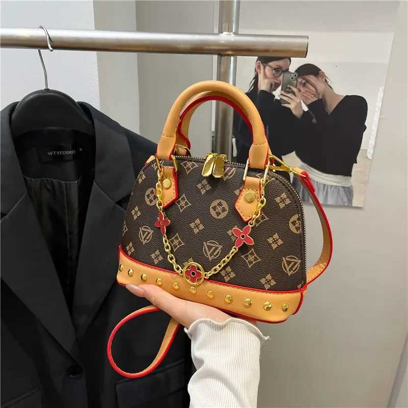 2025 Designer Shell Bag Floral Print ChainBeaded ShoulderCrossbody Purse Elegant Handbag for WomenW250926
