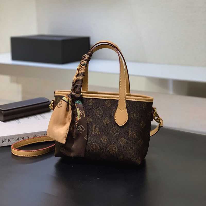 Unique Vintage Leather Messenger Bag For Commuter Use Featuring Minimalist Style Elegant And Paris Fashion FlairW250926