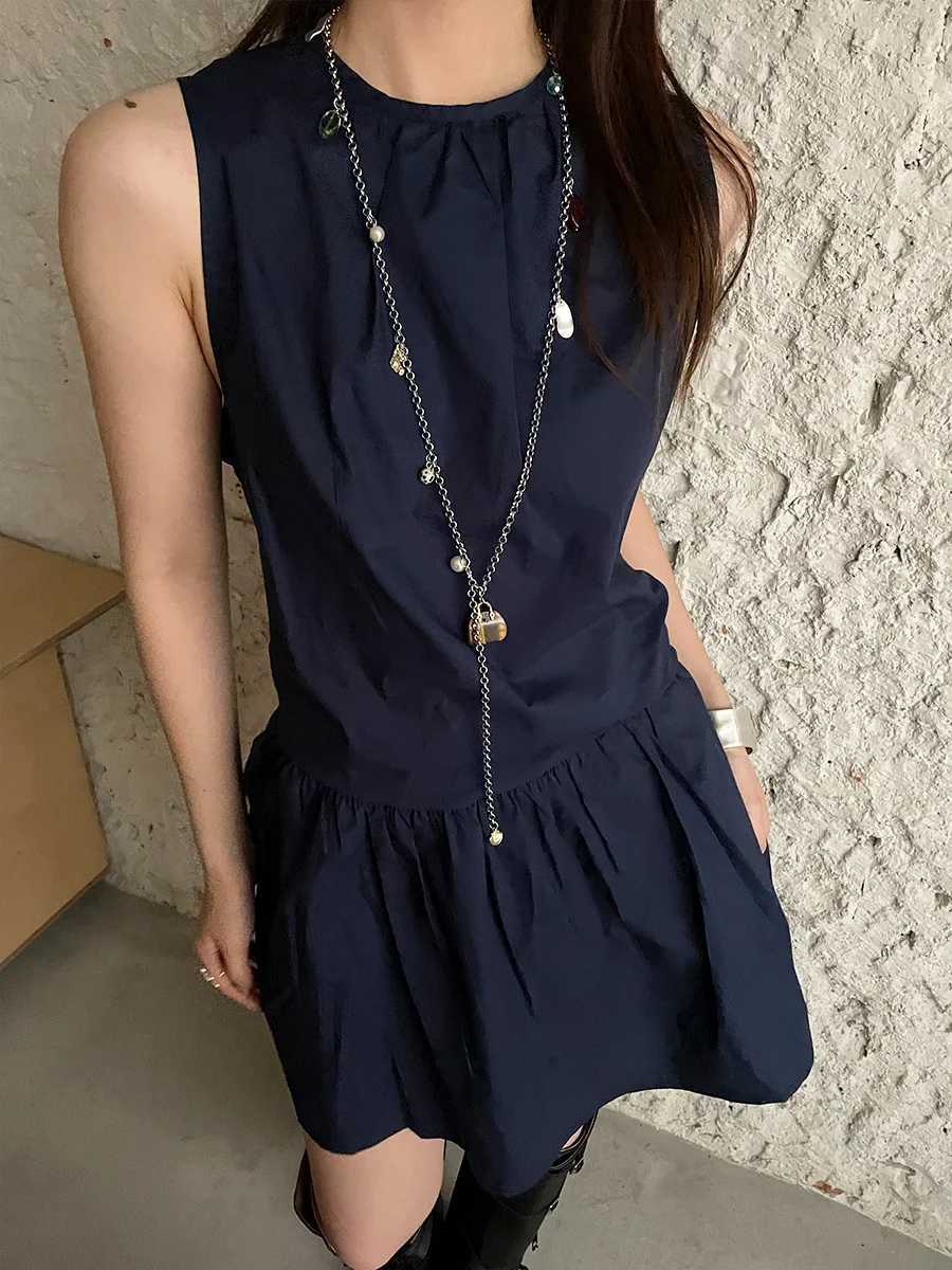 Design sense amber small bag pendant for women new holiday style pearl with dress small group shell versatile waist chain L250926