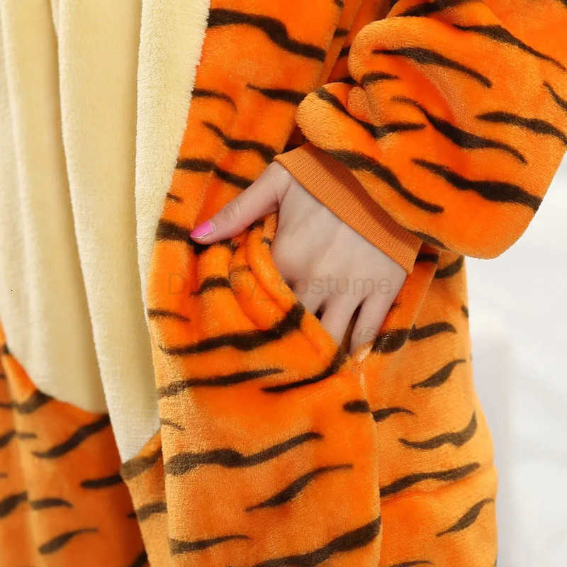 Disney Fleece Tiger Adult Onesie Pajamas Christmas Halloween Animal Cosplay Sleepwear Women Men Kids Family One Piece Jumpsuit Costume H250926