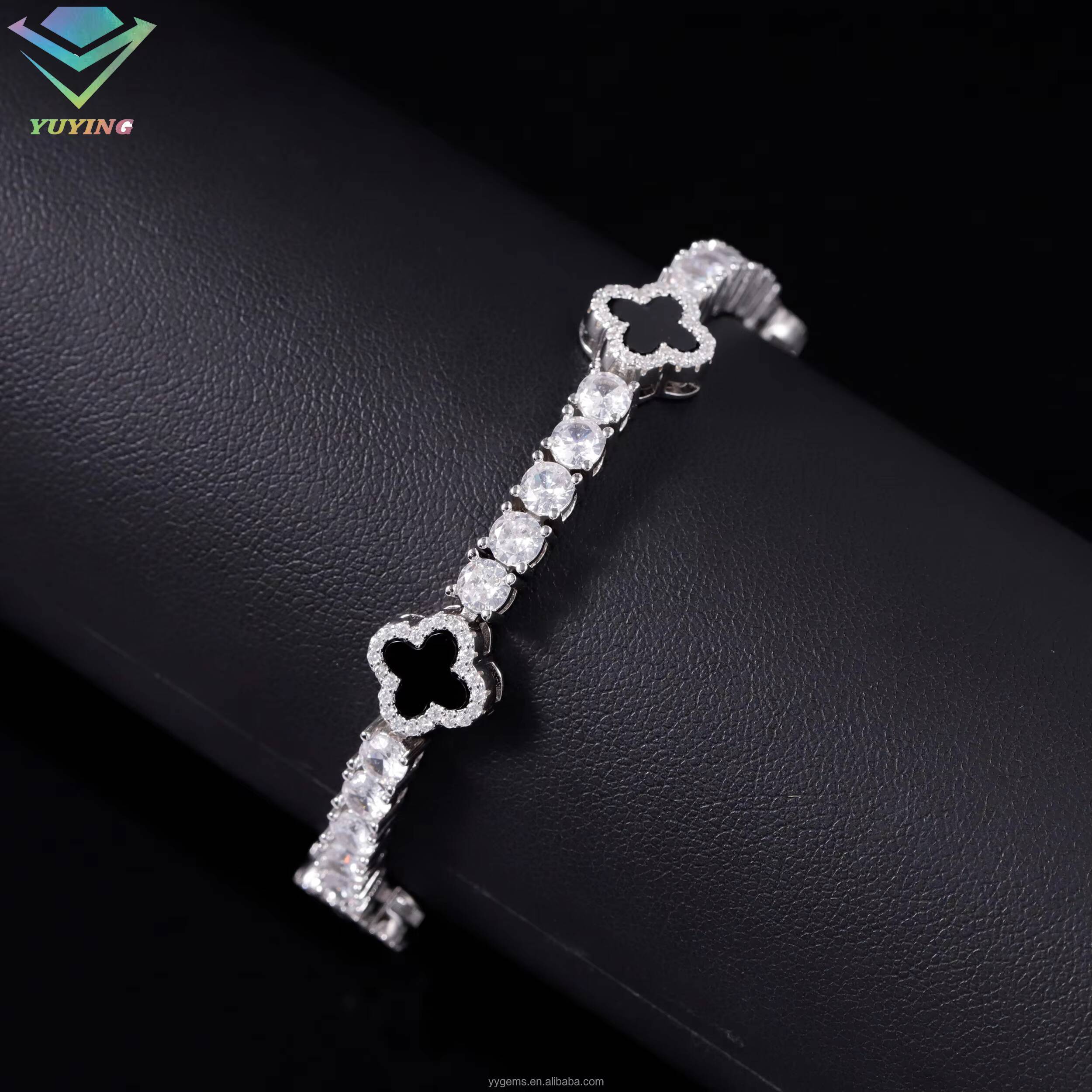 Luxury Vintage Four Leaf Clover Design S925 Silver VVS Moissanite Iced Diamond Bracelet Womens Lucky Charm Accessory