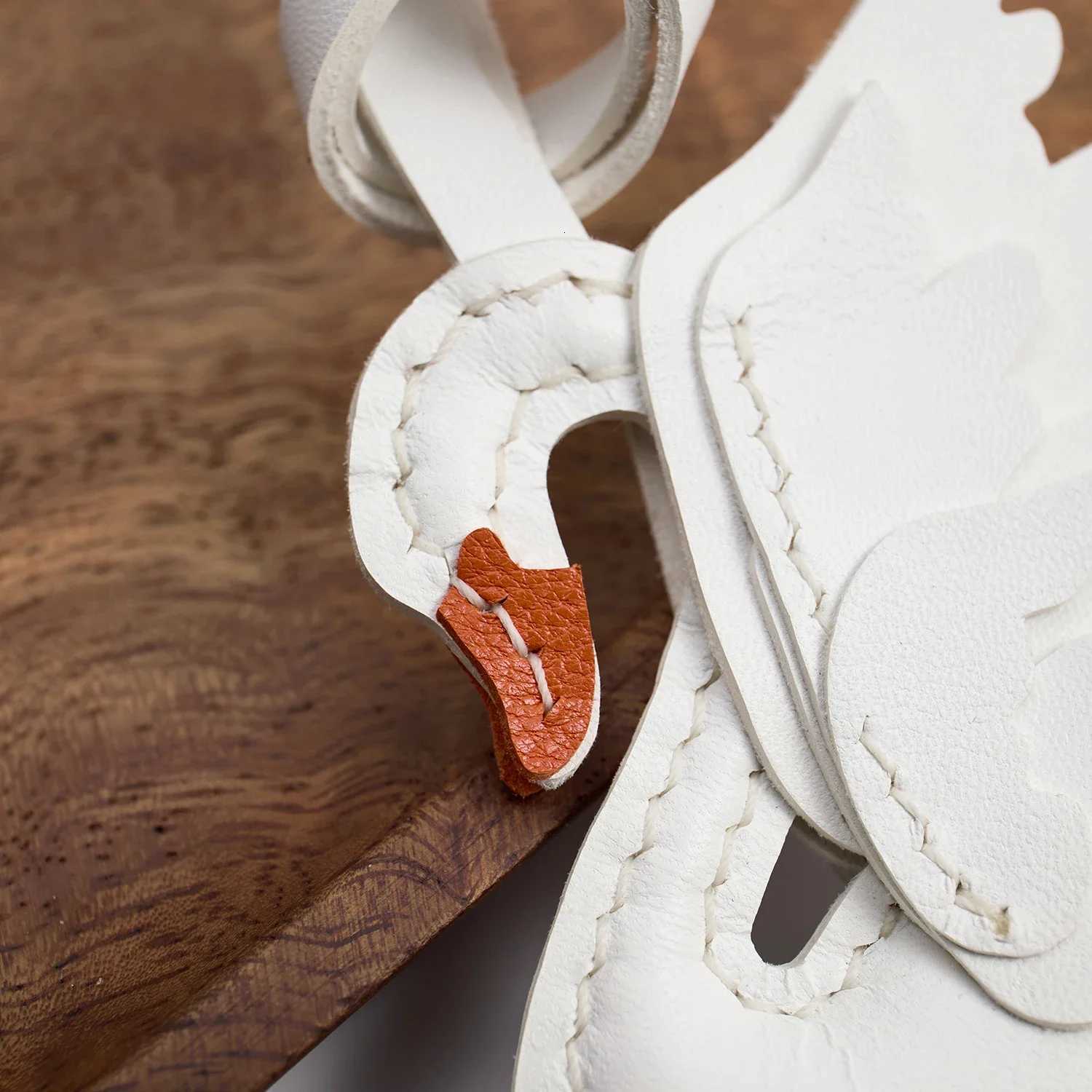 Luxurious Handmade Real Leather Black And White Swan Couple Keychain Gift Cute Decoration Suitable For Bag Exquisite Charm Bag Accessories D2509261