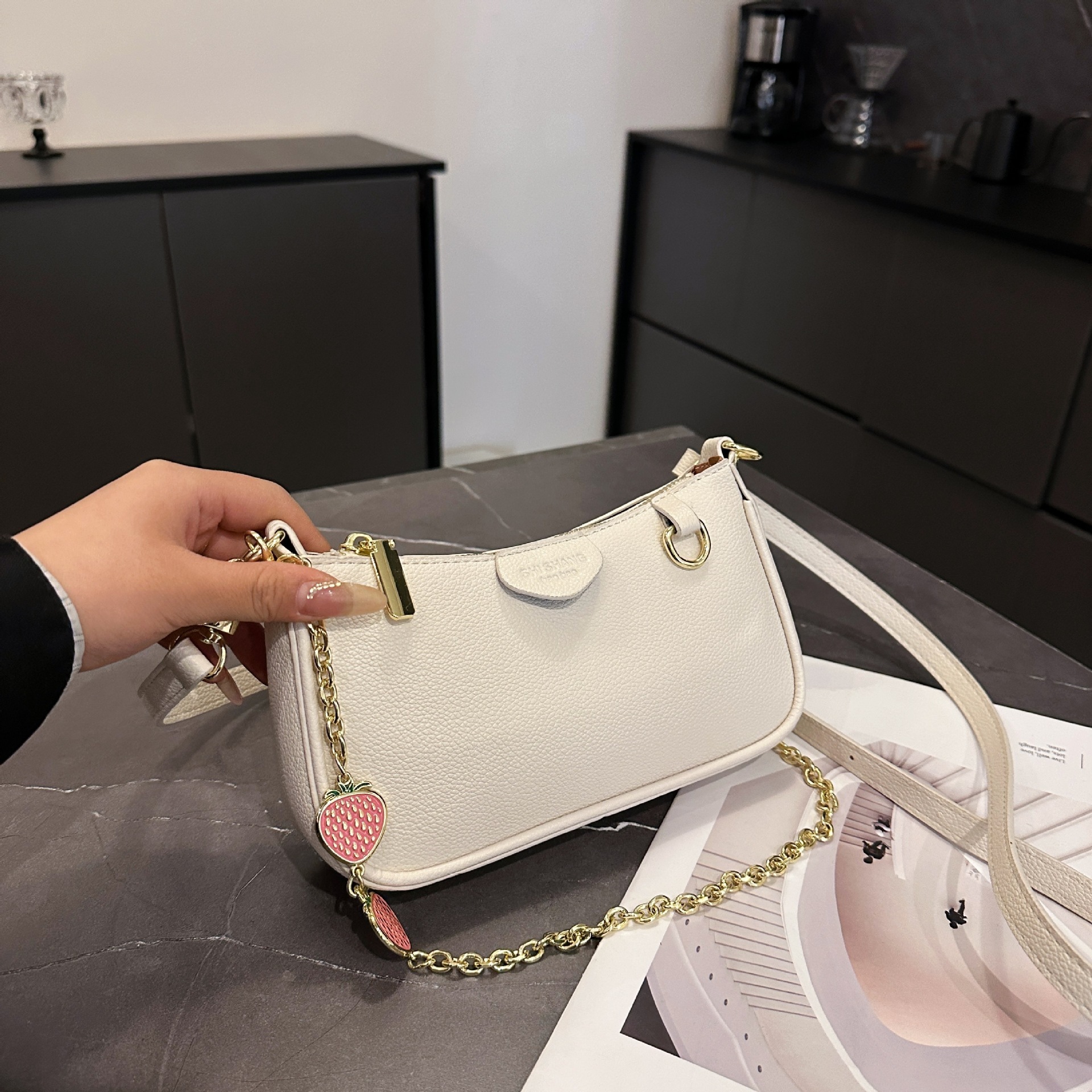 2025 Autumn/Winter New Retro Strawberry Pendant Shoulder Bag Trendy Style Fashion bag Chain Underarm Bag clean Light Luxury Designer Bag