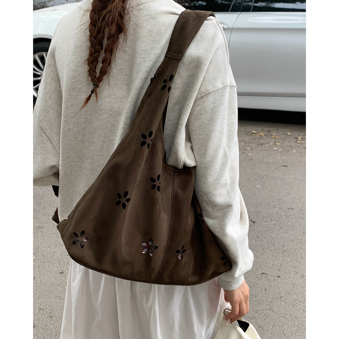 French style large capacity underarm commuting bag with retro and trendy design, autumn new style suede design, hollow handbag, light luxury designer 