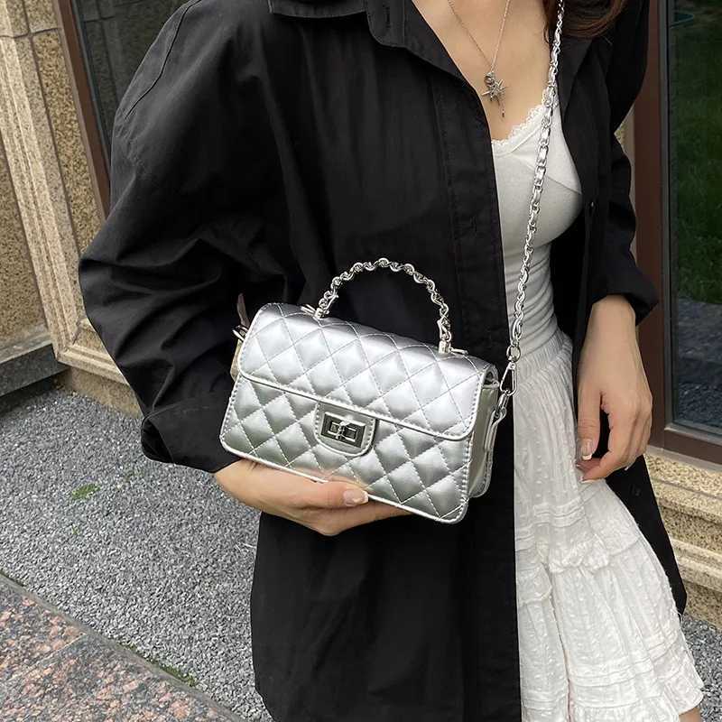 Rhombus Lock Chain Crossbody Bag 2025 New Simple Xiaoxiangfeng Handbag Versatile Shoulder Small Square Bag Z250926