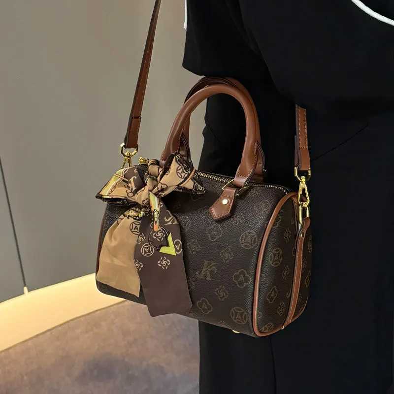 HighQuality Tote Bag with Crossbody Strap Leather Handbag for Women Elegant Classic Luxury BrandW250926