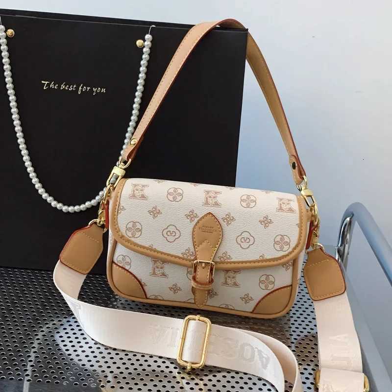 2025 New Womens Retro Small Square Bag Temperament Shoulder Messenger BagW250926