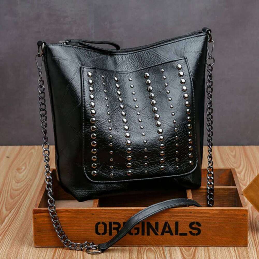 Vintage Studded Versatile Rivet PU Leather Shoulder Large Capacity Zipper Punk Style Trendy Crossbody Bag