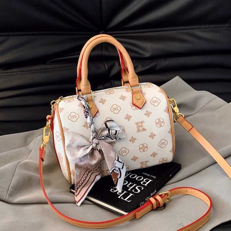 Classic Elegant Leather Crossbody Bag For Women Luxury Designer Shoulder Bag Vintage Style Fashionable ToteW250926