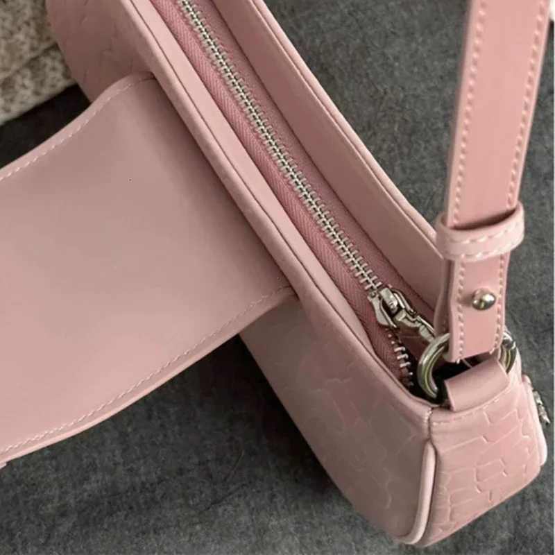 Womans Bags Pink Single Shoulder Bag Metal Chain Heart Decoration Y2K Style Underarm Bag Loveliness Lady Fashion Handbags Z250926
