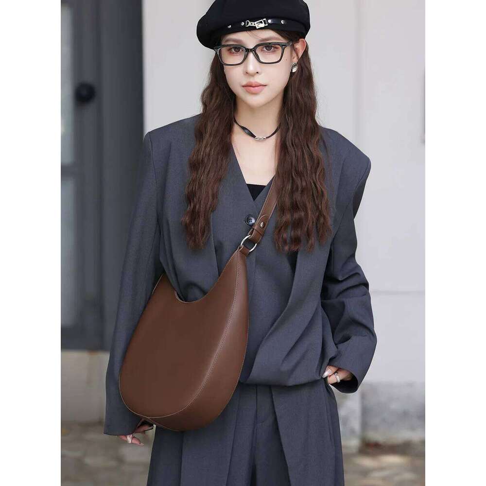 New Genuine Leather Half Moon Shoulder Ladies Underarm Bag Commuter Shopping Handbag Bag For Women Gift Suotong0917