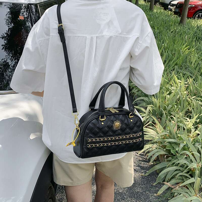 Handbag Female New Fashion Retro Shoulder Bag Personality Foreign Style Messenger PU leather advanced sense bag female