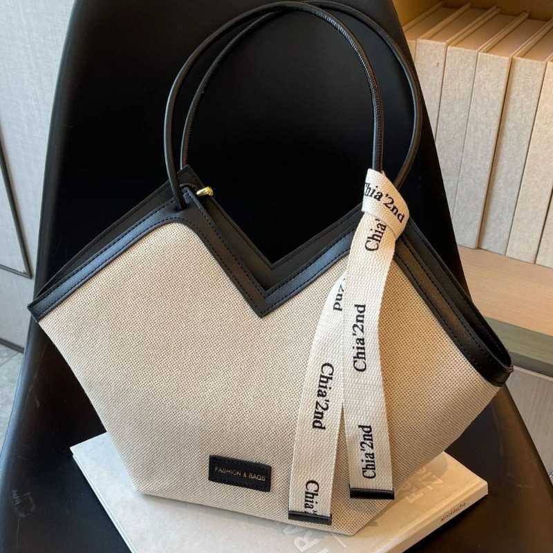 Oversized Heart Accent Tote Crossbody Bag 2025 New Commuter Ready Student Casual Bags Women Premium Textured Underarm BagW250926