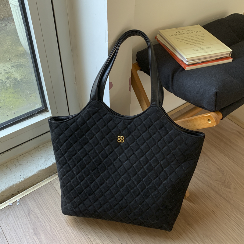 Ladies large capacity handbag for daily commuting shopping lightweight bag high end and niche design single shoulder crossbody 3572031