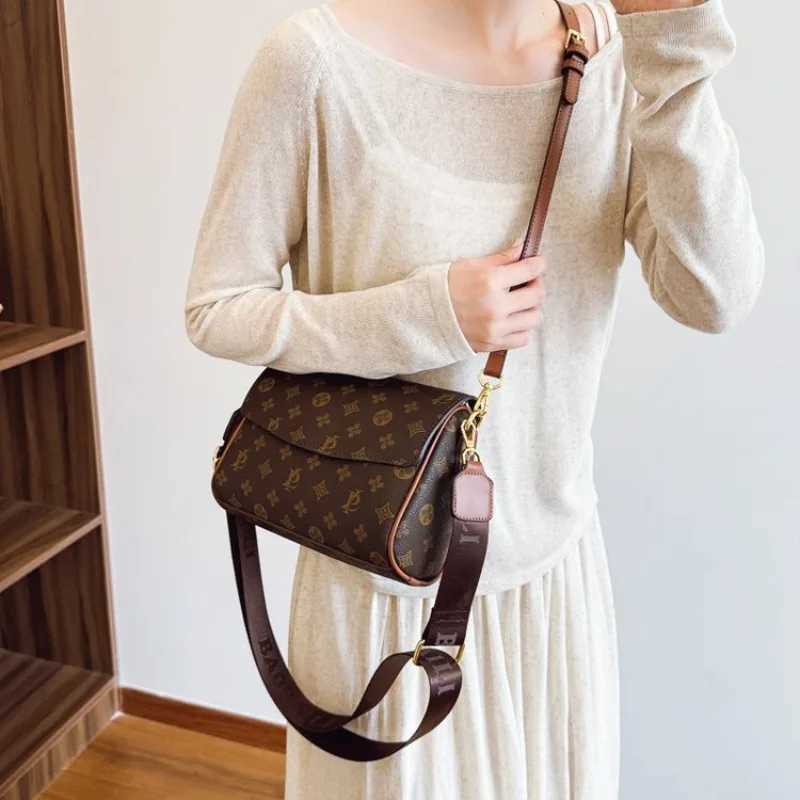 Trendsetting Womens Shoulder Bag Maillard Style Retro Crossbody Purse Work Daily Use Fashionable HotW250926