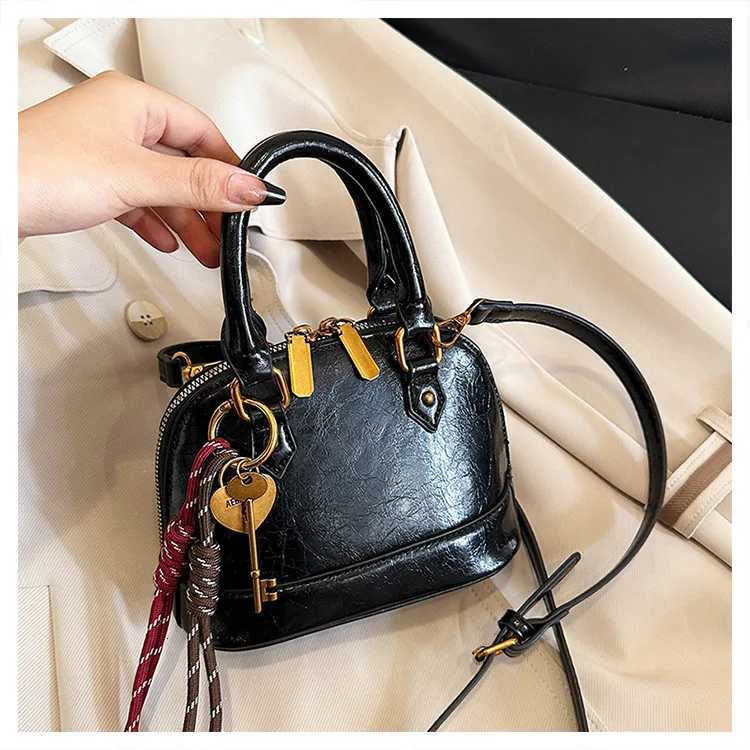 2025 Spring Summer Womens Korean Shell Bag Stylish Handheld Shoulder Crossbody Purse Niche Minimalist Versatile ChicW250926