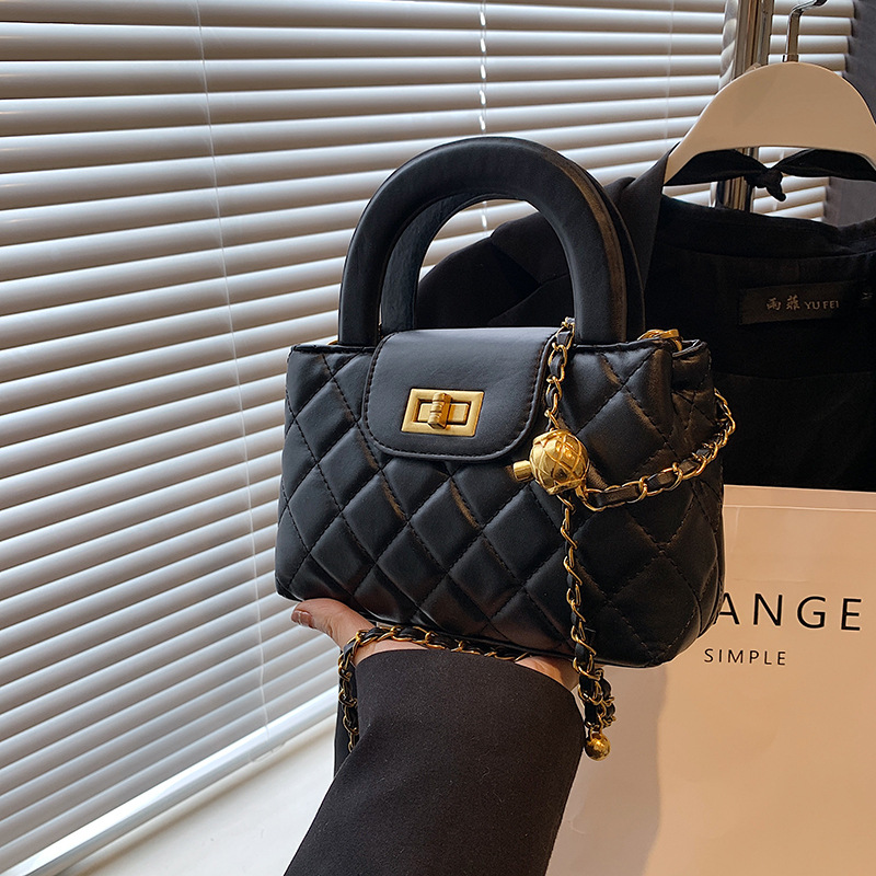 new Free delivery designer bag Luxury Bag Fashionable and atmospheric women's crossbody bag for workplace commuting