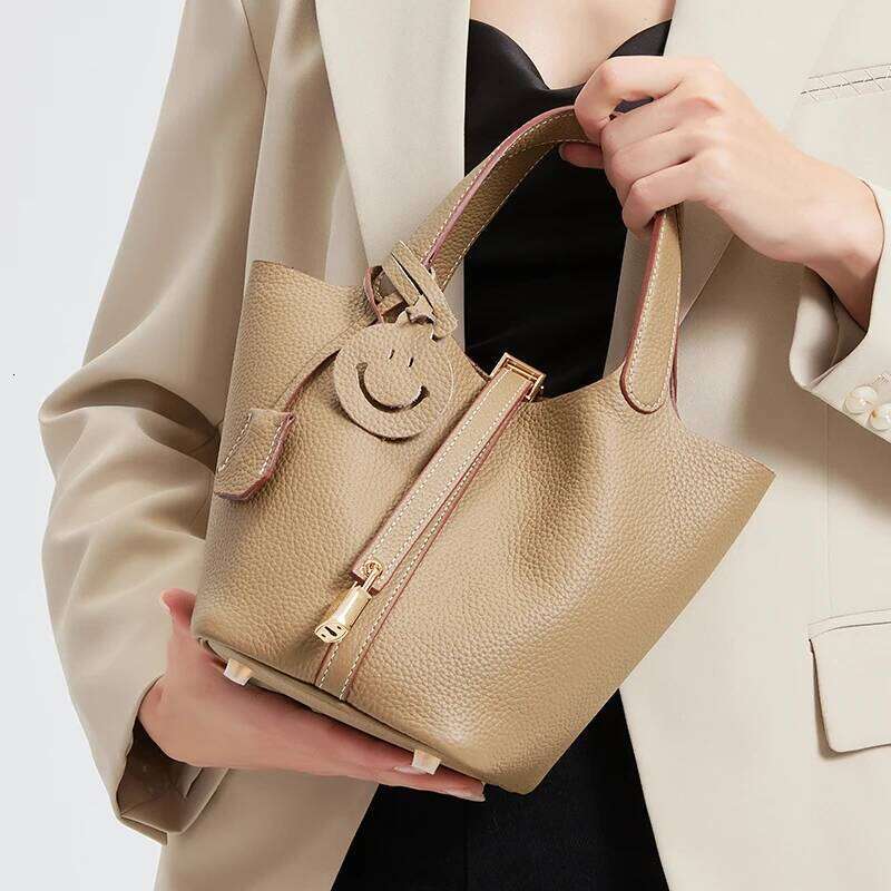 Autumn And Winter Ladies' Genuine Leather Bucket Handbag Designer Handbags, Top-Grain Leather Commuting Crossbody Bag 250912 Suotong2509