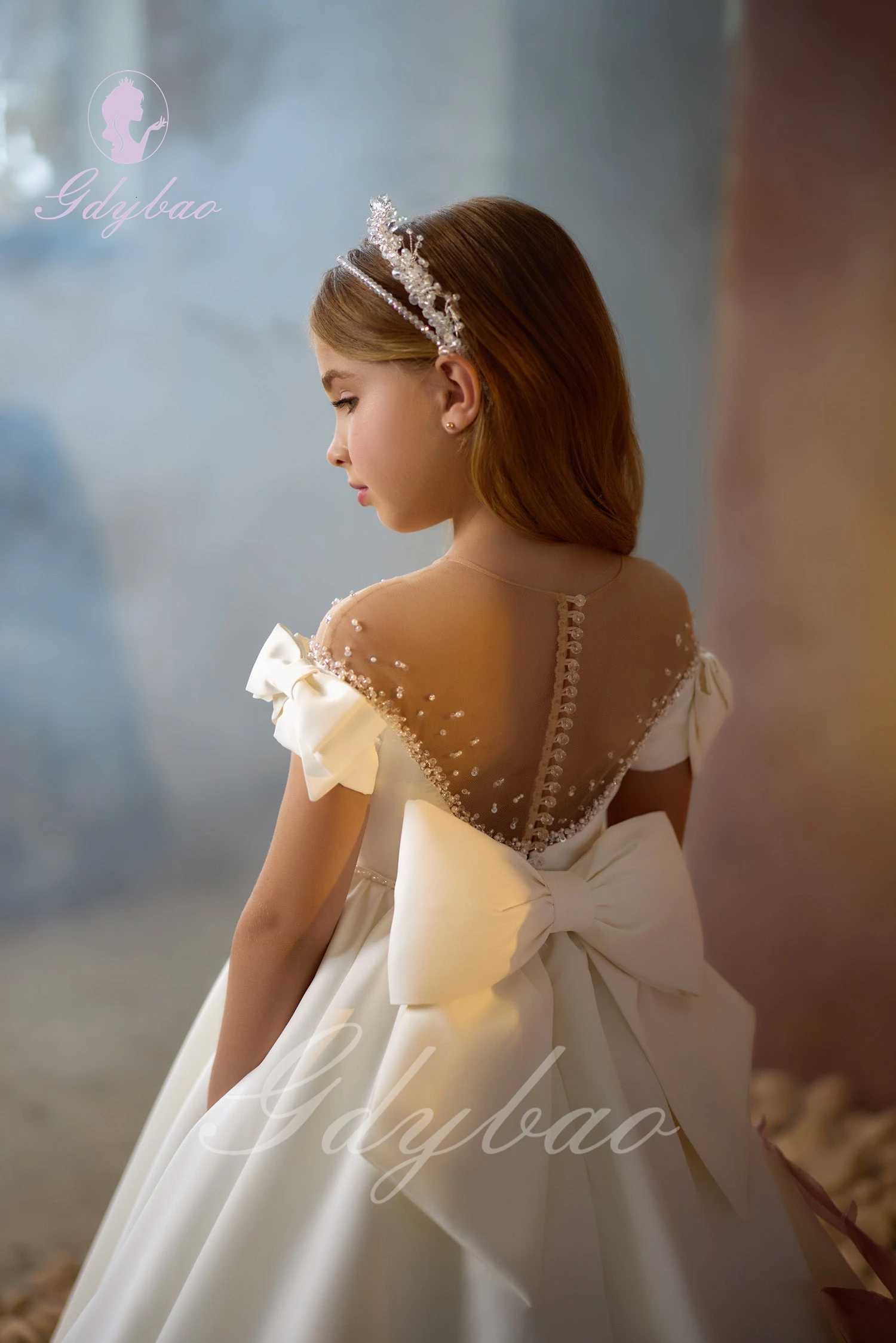 Elegant Satin Flower Girl Dress For Wedding Puffy Beaded Floor Length With Bow Kids Birthday Party First Communion Ball Gowns Z250926