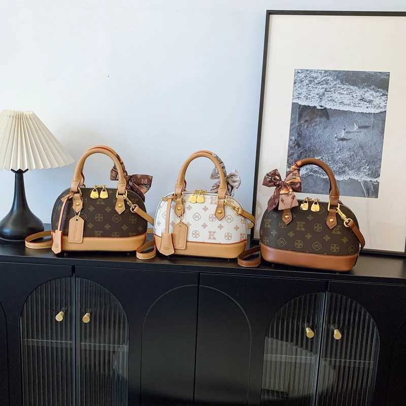 Fashionable Leather Crossbody Bag For Women Elegant Shoulder Bag Luxury Designer Tote Vintage StyleW250926