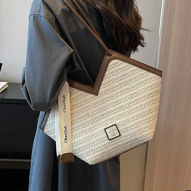 Woven straw tote bag for women large capacity 2025 new summer versatile shoulder bag textured trendy commuter toteW250926