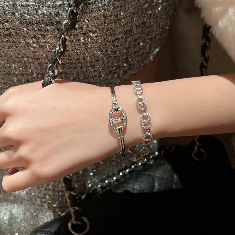 Full Dia Pig Nose Style French High-end Dia-studded Exquisite Folding Buckle Bracelet
