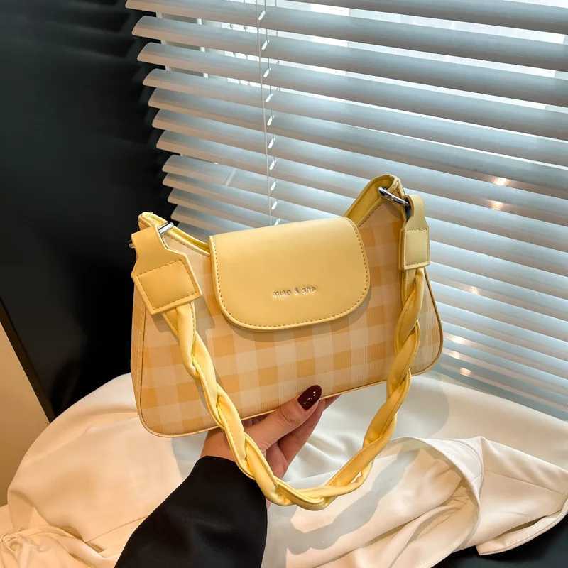 2025 New Plaid Underarm Bag Women Niche Versatile Crossbody Highend Fashion Square PurseW250926