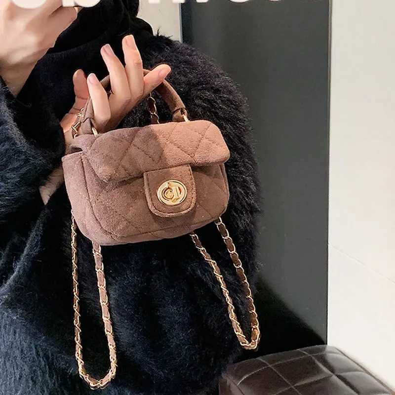 Minifashion Bag 2023 New Highgrade Textured Messenger Bag with Matte Leather and Oneshoulder Chain Mouth Red Envelope Z250926