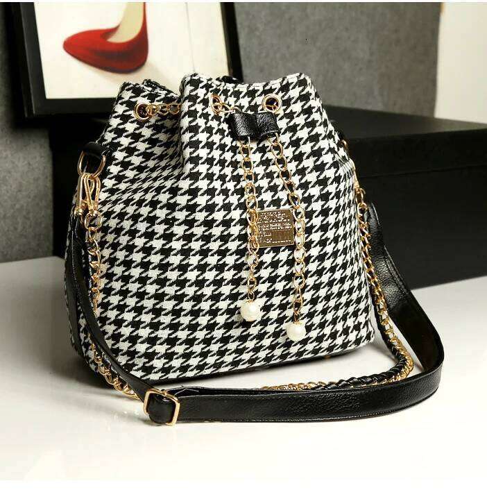 Fashion Casual Women's Pearl Pendant Drawstring Chain Shoulder Ethnic Style Bucket Drawer Bag