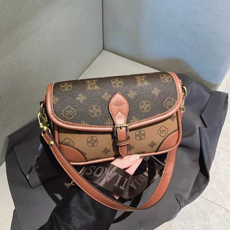 2025 New Womens Retro Small Square Bag Temperament Shoulder Messenger BagW250926