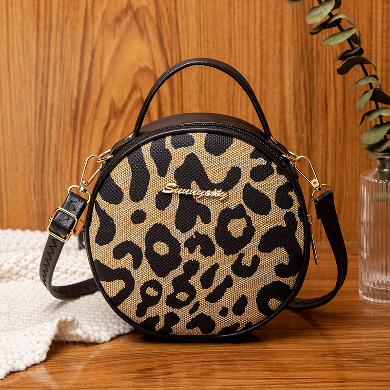 2025 autumn and winter bag new European and American style trendy design shoulder bag women's handbag retro leopard print small round bag designe