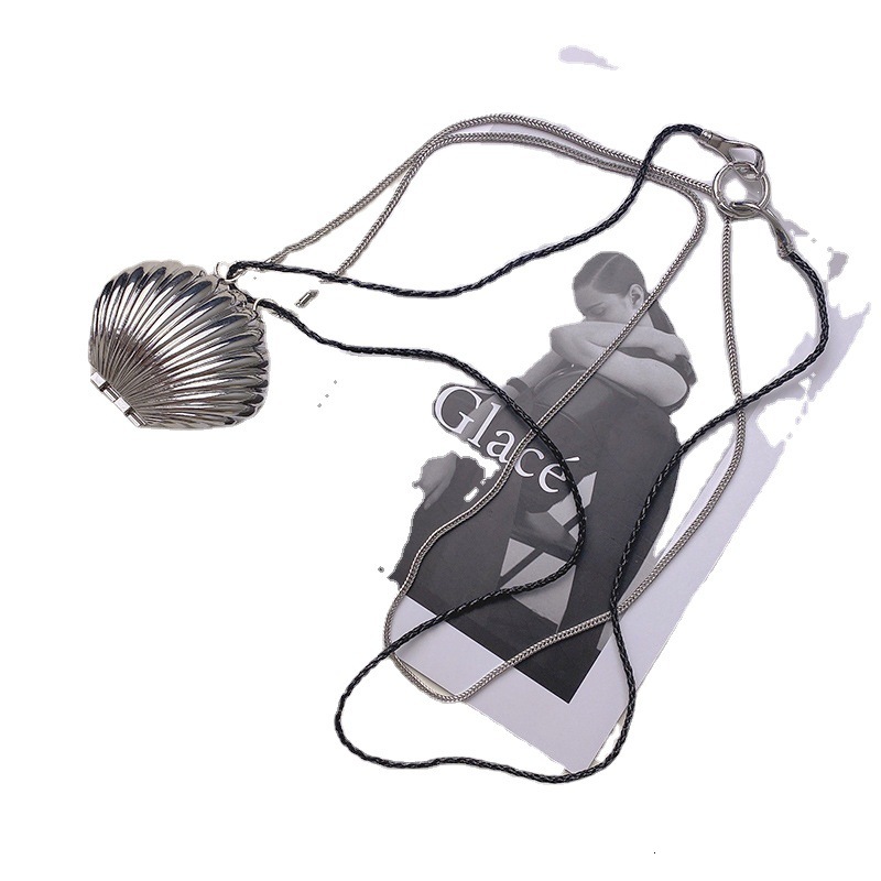 2025 French bag autumn and winter women's metal shell bag new fashion, light luxury, retro style chain shoulder crossbody bag mini wallet designe