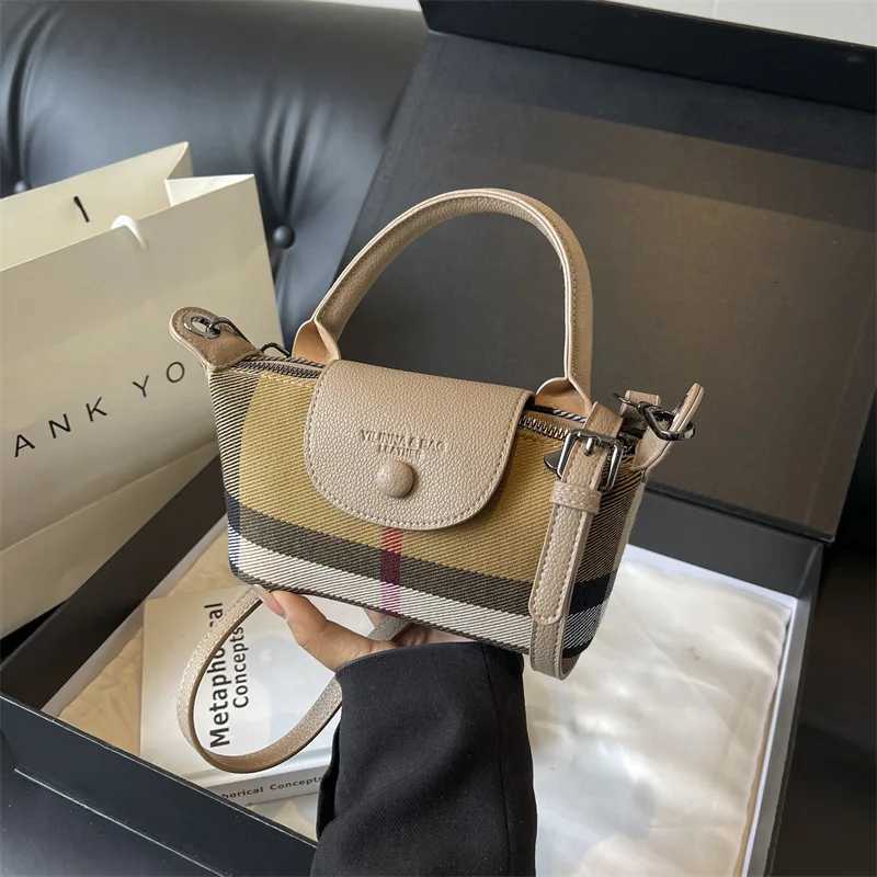 European and American Fashion Womens Bag 2025 New Check Pattern Bag Handheld Dumpling Bag Handheld Crossbody BagW250926