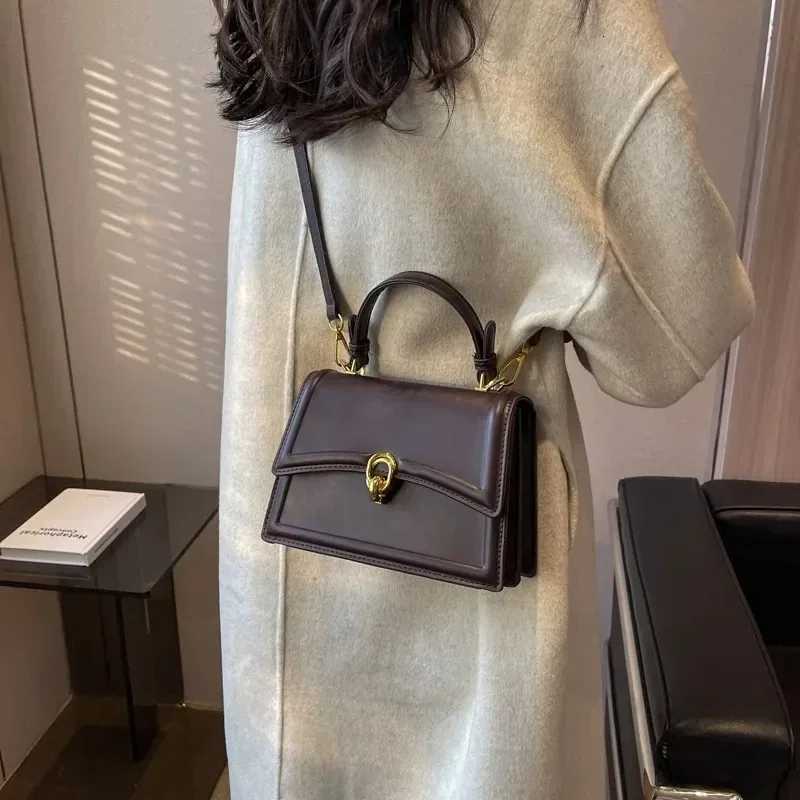 Women Shoulder Bag BrownCoffee PU Leather Winter Bag Luxury Designer Lady Handbags and Purses Simple Style Tote Bags Crossbody Z250926