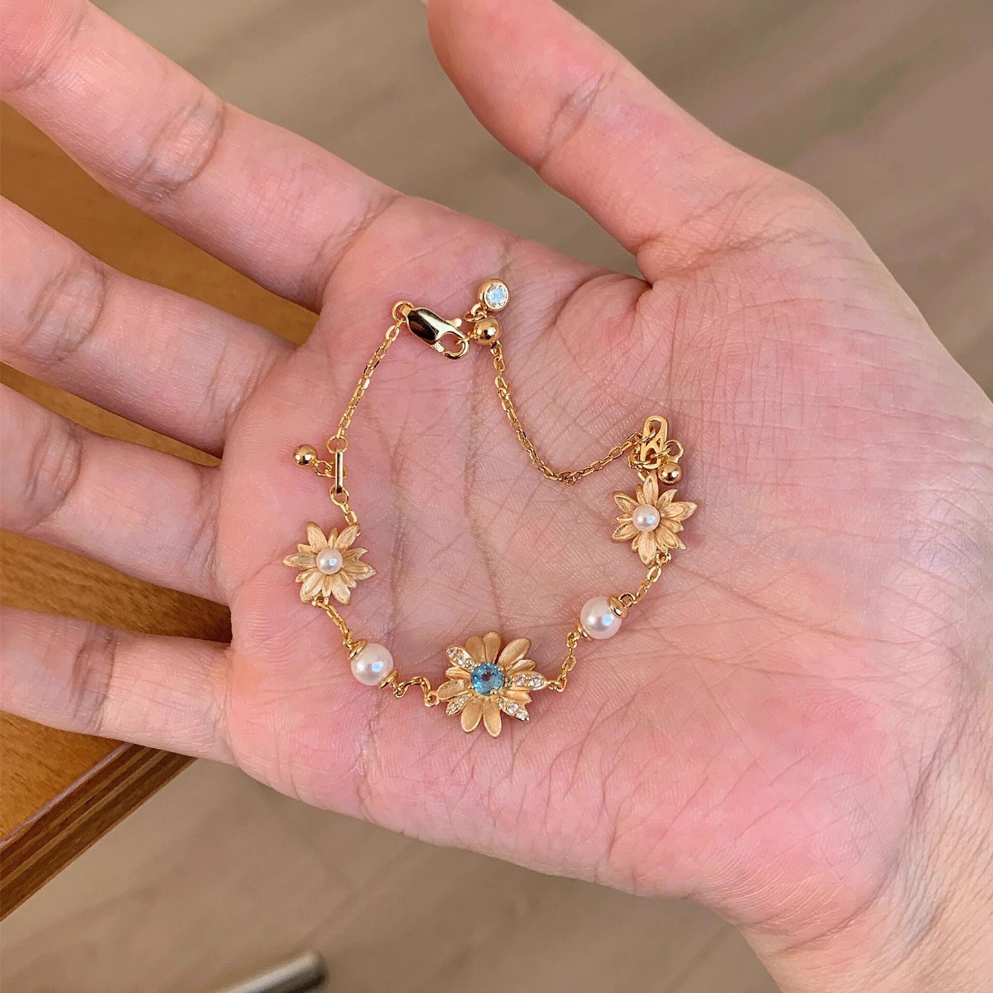 Vintage Gold Sparkling Dia Small Daisy Pearl Bracelet Light High-end Feel Micro-inlaid Zirconia Layered Jewelry - view 5