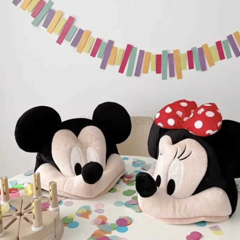 Disney Cute Cartoon Mickey Minne Winnie Hat Thickening Keep Warm Ear Protection ColdProof Integration Cute casual travel hat H250926