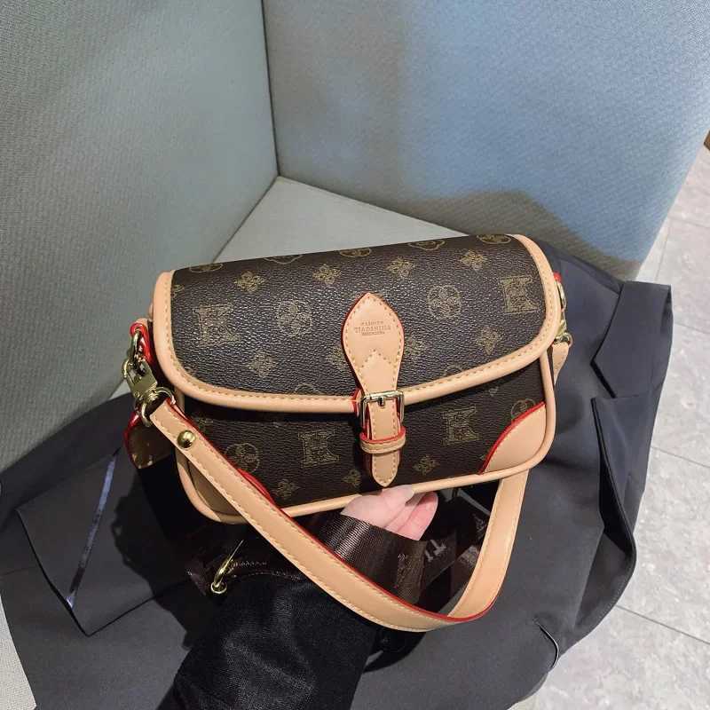 2025 New Womens Retro Small Square Bag Temperament Shoulder Messenger BagW250926