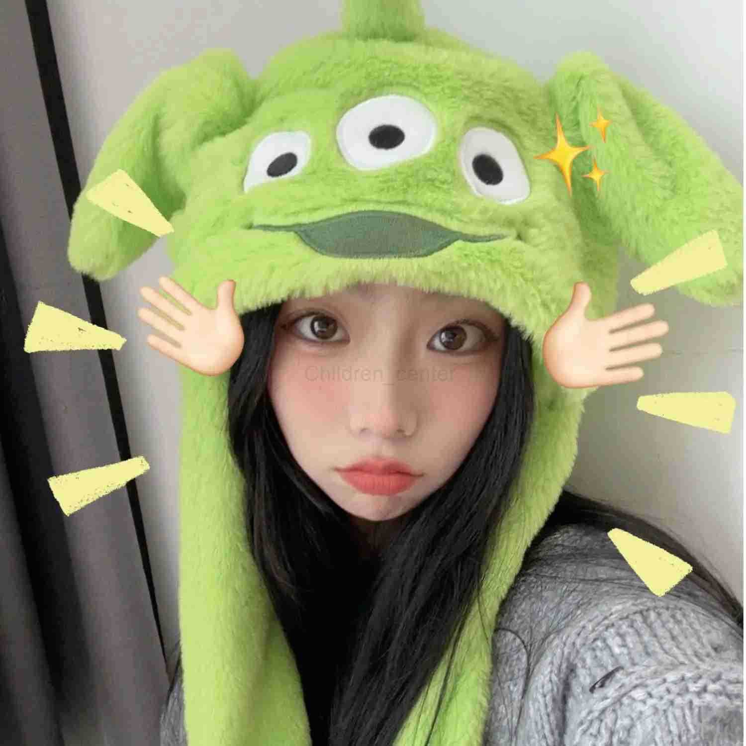 Disney Anime Toy Story Alien Cartoon Hat Scarf Ears Moving Love Garments Hat Birthday Gift H250926